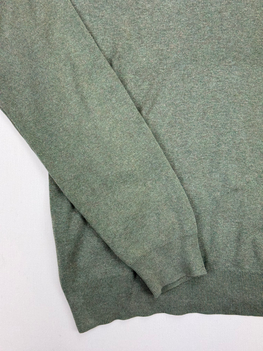 Sweater ribbed cuff and hem detail