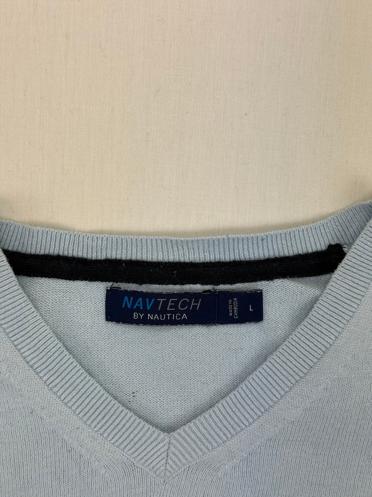 Navtech by Nautica Light Grey V-Neck Knit Sweater – L