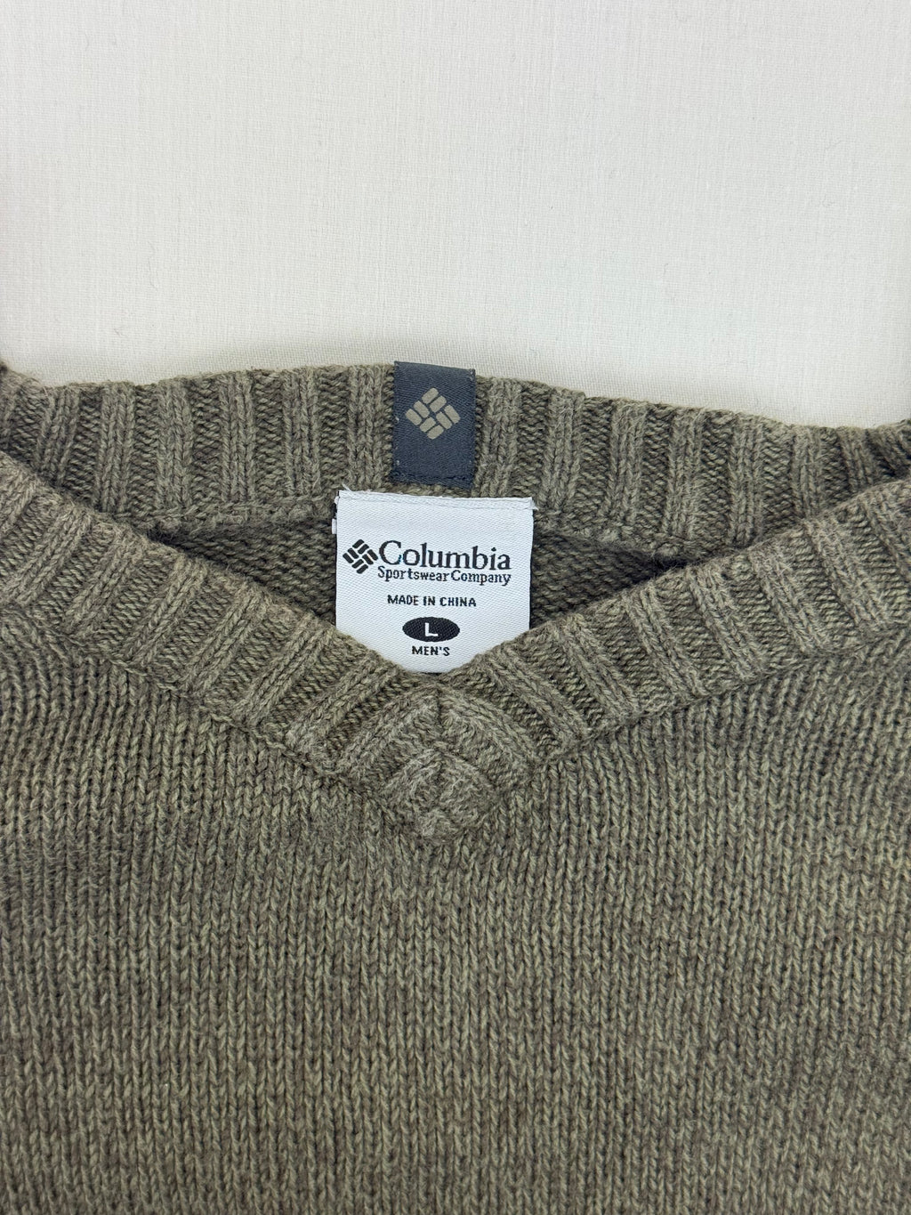 Columbia Olive Green V-Neck Knit Sweater – L
