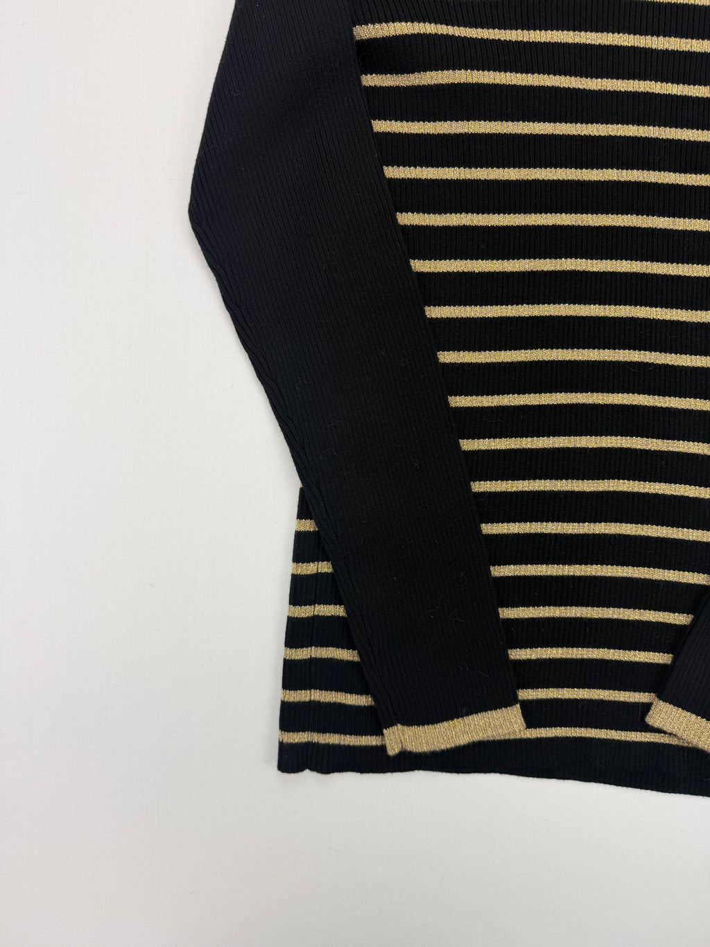 Turtleneck sleeve and hem detail