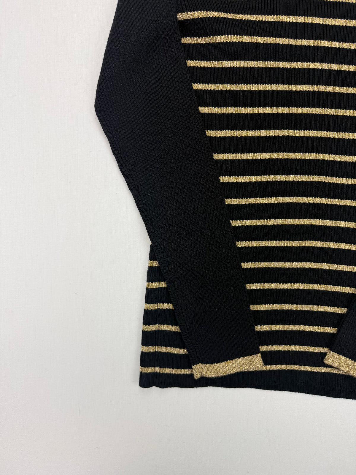 Turtleneck sleeve and hem detail