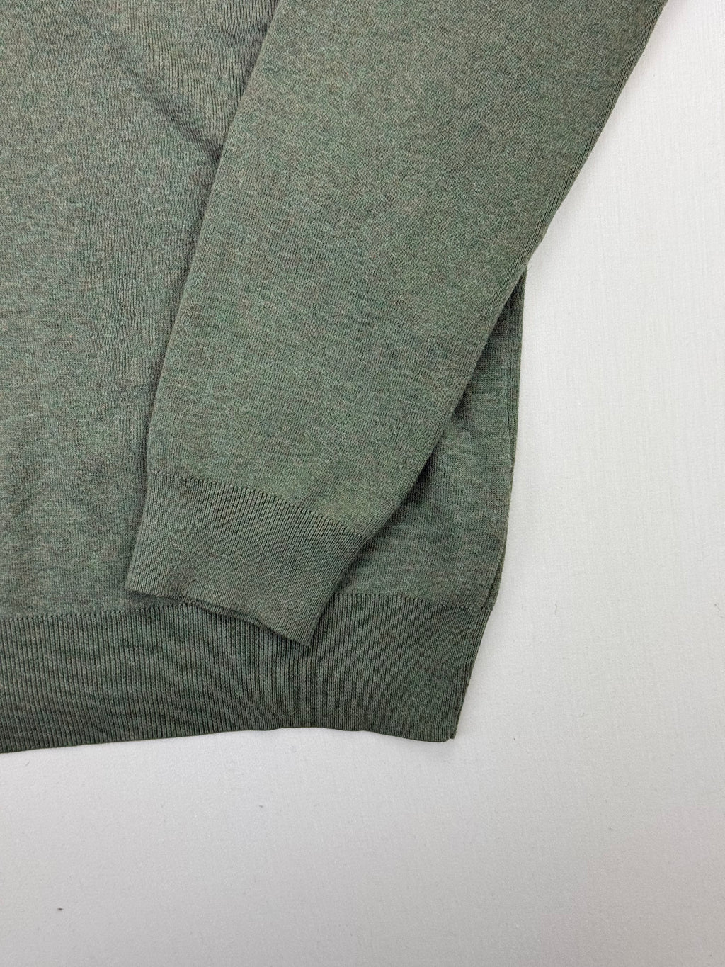 Sweater sleeve knit and ribbed trims